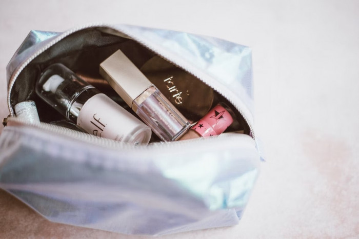 kusshi makeup bag